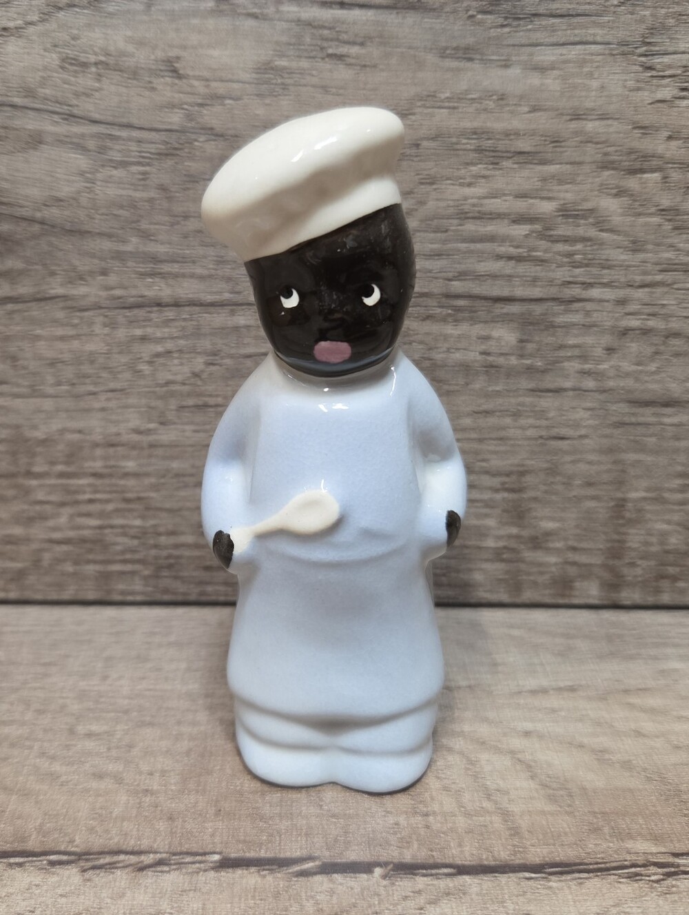 VTG Vent/ Pie bird ceramic Chef/Baker Rare Find 4.5" Tall No Chips / Cracks.